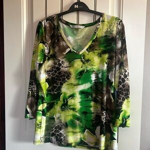 Peter Nygard Woman’s White, Black & Green Top, Size Large.  Great Condition.
